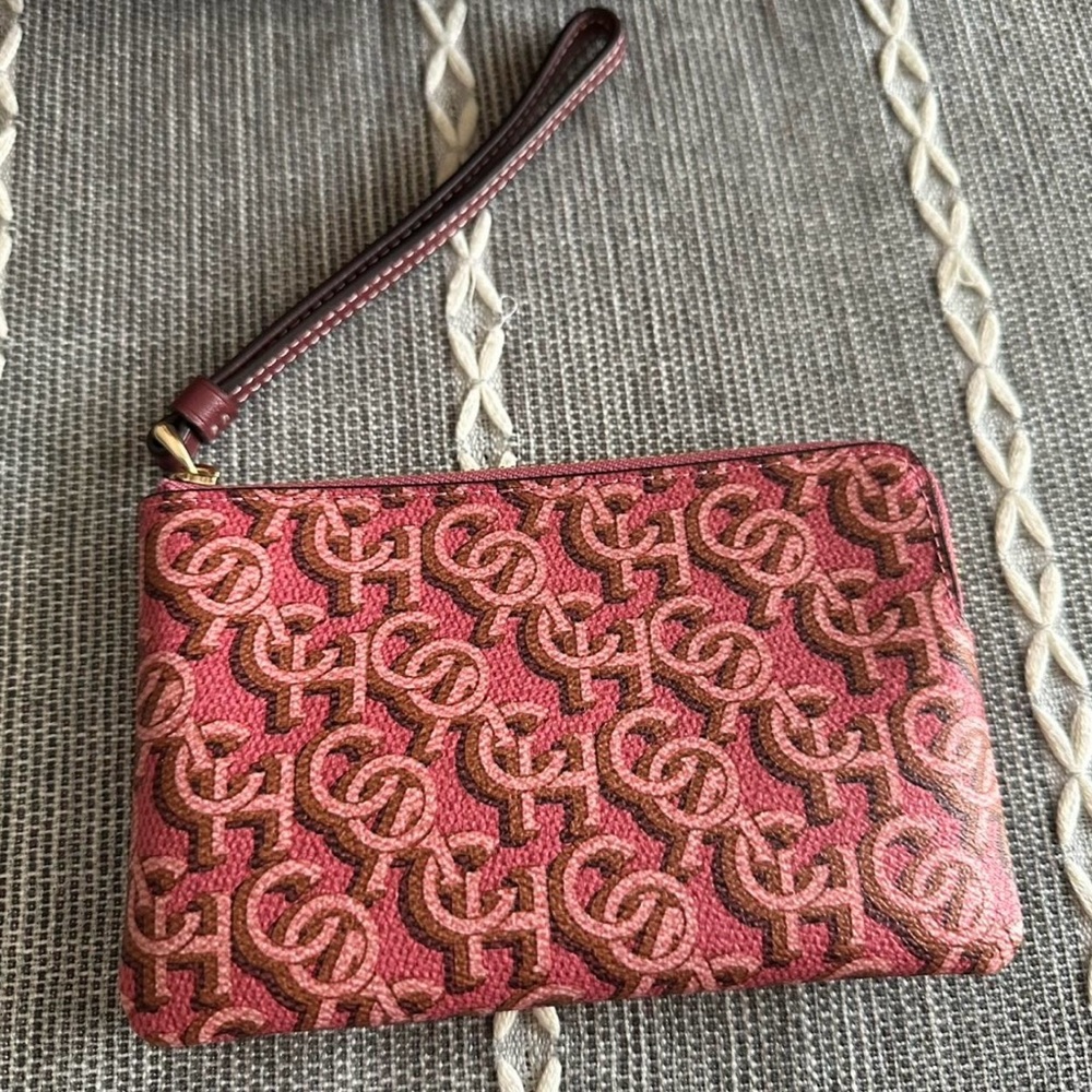 COACH CORNER ZIP WRISTLET WITH SIGNATURE MONOGRAM PRINT